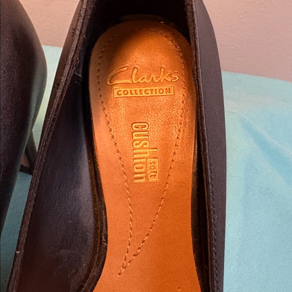 Clarks Black Leather Pumps - Picture 2 of 4